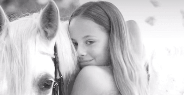 Карла Бруні показала рідкісні кадри доньки від Ніколя Саркозі (фото)