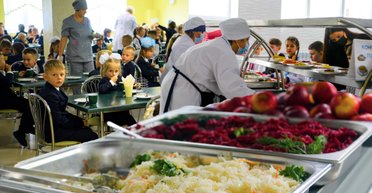 От гречки до чили кон карне: как школьные столовые Украины переживают кулинарную революцию