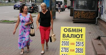 "Одному Зеленскому известно". Стоит ли сейчас продавать валюту и будет ли доллар по 20