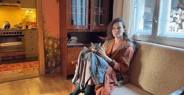 Украинку, которая переехала в село посреди Карпат, едва не изнасиловал сосед (фото)