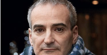 Вечный мальчик. Как французский режиссер Оливье Ассаяс обманывает время