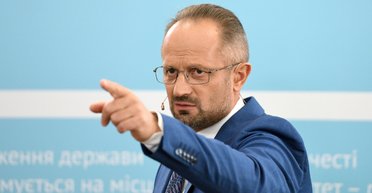 Безсмертный лишился минской прописки. Как Зеленский в переговорах с РФ приближается к реальности