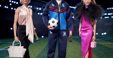 Компанія Mattel випустила колекцію ляльок у вигляді персонажів серіалу "Тед Лассо" (фото)