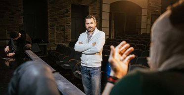 Відомий режисер отримав підозру в домаганнях до студенток: що відомо (фото)