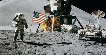 Скандал з астронавтами NASA: вони продавали контрабанду, яку взяли на Місяць (фото)