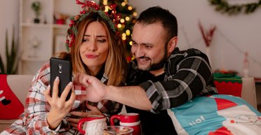 Недорогі телефони в подарунок на Новий рік 2026: топ 5 найкращих моделей в Україні (відео)