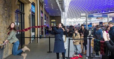 Вместо чтения: как зумеры изобретают книжные туры, индустрия которых в течение 10 лет вырастет до $3,3 млрд