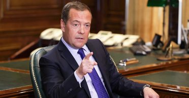 Все взорвут и всех ликвидируют: Медведев пригрозил Украине из-за удара по авиабазам РФ