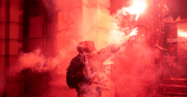 В Сербии вспыхнули массовые протесты из-за гибели 14 человек на вокзале (видео)