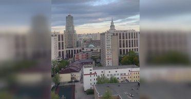 Cигнал воздушной тревоги в Москве: жители столицы РФ в панике выбежали на улицы (видео)