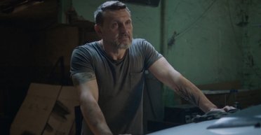 Не актер: герой ролика бригады "А моя в Азове" оказался отцом известной военной (видео)