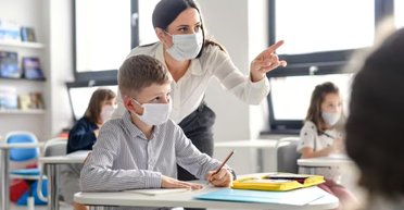 Вчителька провела 16 років на лікарняному і отримала понад 1 млн євро зарплати (відео)