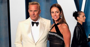 Ексдружина Кевіна Костнера вимагає в нього 800 тисяч доларів