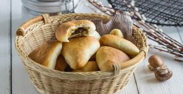Весь секрет в ароматной начинке: рецепт вкусных пирожков с грибами