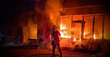 Обстрел Николаева 15 октября: в ГСЧС показали сильные пожары и разрушенные дома (фото)