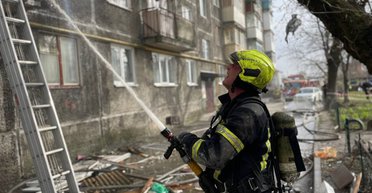 Трагедия на Киевщине: в результате взрыва обвалилось 3 этажа многоэтажки (фото)