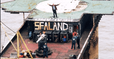 Нова монархія: ексвійськовий охрестив себе принцом найменшої "країни" (фото)