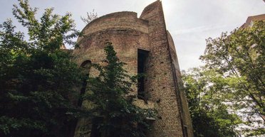 В столичном недострое блогеры обнаружили страшную находку: им даже пришлось прекратить съемку