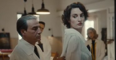 Вийшов перший трейлер серіалу про творця модного дому Balenciaga (відео)