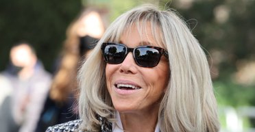 "Приниження, які нестерпні": Макрон уперше прокоментував чутки про стать своєї дружини