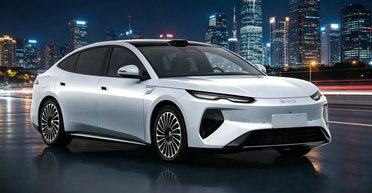 Флагман із запасом ходу 1000 км і електрокар для таксі: дебютували нові седани BYD (фото)