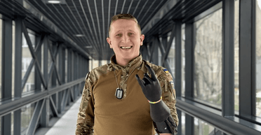 "Чиновникам все равно": бойцы с ампутациями вынуждены сами искать средства на протезы, — волонтер