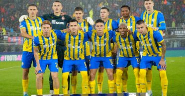 Голкипер "Болоньи" сломал нос нападающему "Шахтера" и сборной Украины (фото)