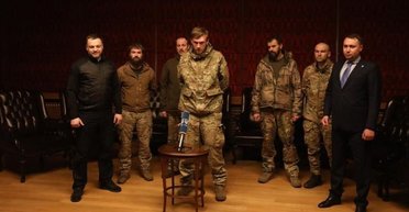 Буданов сам проверял самолет: всплыли подробности обмена командиров "Азова" на Медведчука