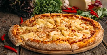 "Я просто ненавижу": в Британии пицца с ананасами продается за 120 долларов, в чем причина