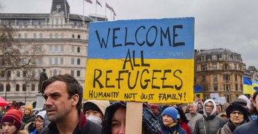 Що чекати від 2025 року: кому в Європі краще — сирійському біженцю чи українському