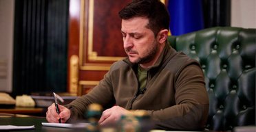 Лишил наград, запретил торговлю: Зеленский ввел санкции против пропагандистов и компаний РФ