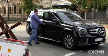 Від Mercedes до Tesla: ЗМІ з'ясували, на яких авто нардепи приїжджають до Ради (фото)