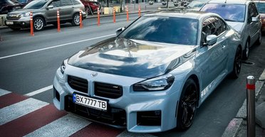 Старая школа: в Киеве засветился последний классический спорткар BMW (фото)