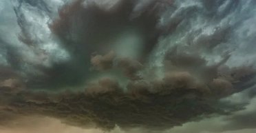 Чорна вода обрушилася з неба: через війну в Ірані на Землю випав смертоносний дощ