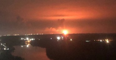 У Самарській області РФ прогриміла серія вибухів і почалася пожежа: дрони атакували великий НПЗ "Роснефти" (відео)