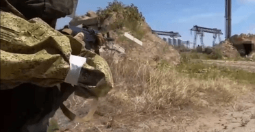 "Як мавпи з гранатами": ЗС РФ завезли на ЗАЕС важку техніку і влаштували стрільбу (відео)