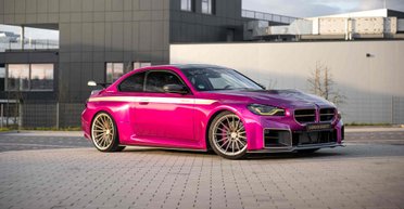 Яркий дизайн и более 700 сил: выпущен экстремальный спорткар BMW (фото)