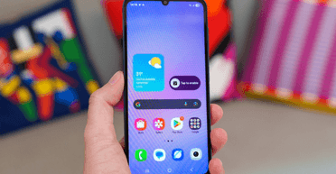 В смартфоны вернутся карты microSD и старые дисплеи: инсайдер назвал последствия кризиса