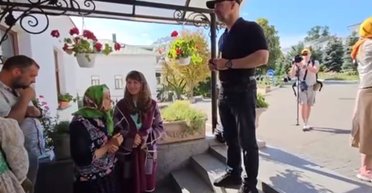 Комиссия Минкульта не смогла опечатать корпуса Киево-Печерской лавры из-за поющих верующих (видео)