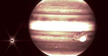 Джеймс Уэбб прислал новые фото Юпитера и его спутника (фото)