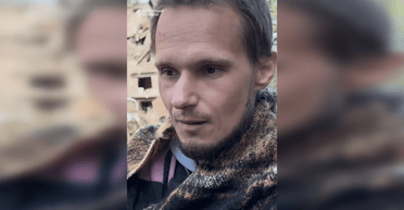 "Прокинувся, а наді мною плита": чоловік сам вибрався з-під завалів будинку у Києві (відео)