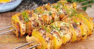 Картопля із салом на мангалі: готуємо смачну та ситну страву на природі