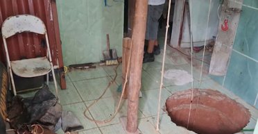 Шукав золото: чоловік упав у 40-метрову яму, яку вирив у себе на кухні (фото)