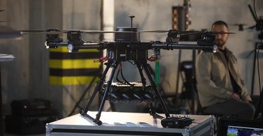 Для "сбросов" на оккупантов: в Украине показали новый БПЛА, который несет 8 боеприпасов (фото)