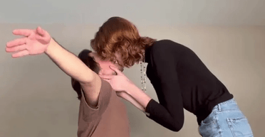 Мой рост 208 см: парень достает только по ребра — люди смеются, что это любовь на расстоянии