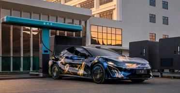 Запас хода 1000 км и зарядка за 10 минут: электрический флагман BYD показали на первых фото