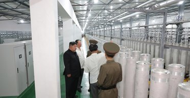 Екскурсія для Кім Чен Ина: у КНДР уперше показали завод зі збагачення урану (фото)