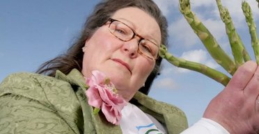 Мир ждет череда неприятных сюрпризов: предсказания на 2025 год от гадалки на спарже