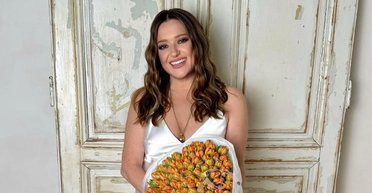 Стрункий і кучерявий: 50-річна Могилевська "засвітила" свого коханого (фото)