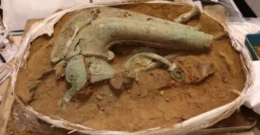 Отголосок карниксов: в Англии раскопали 2000-летний артефакт времен кельтской королевы Боудики (видео)